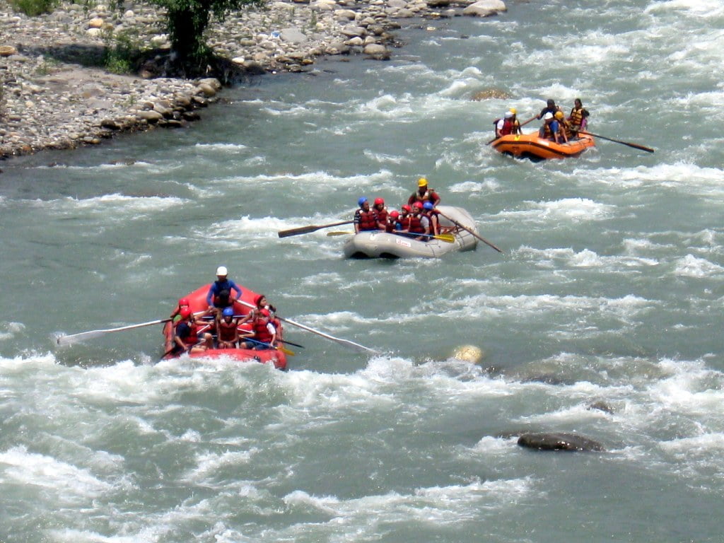 River rafting in manali