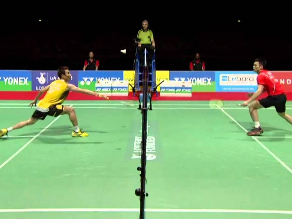 Plastic vs Feather Shuttlecock Which Is Better for Beginners