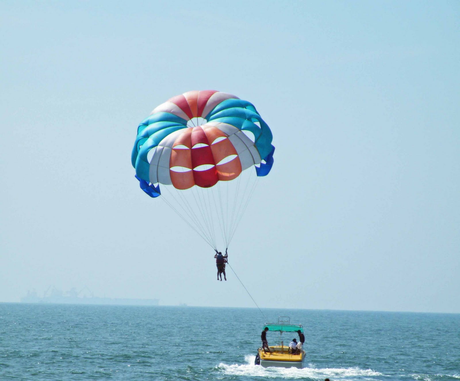 7 Parasailing Destinations In India That You Should