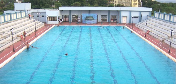 bacho ka swimming pool