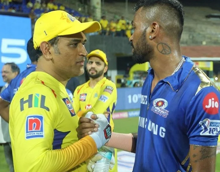 dhoni and pandya shaking hands after match