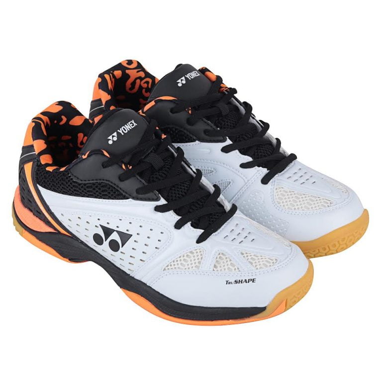 shoes used in badminton